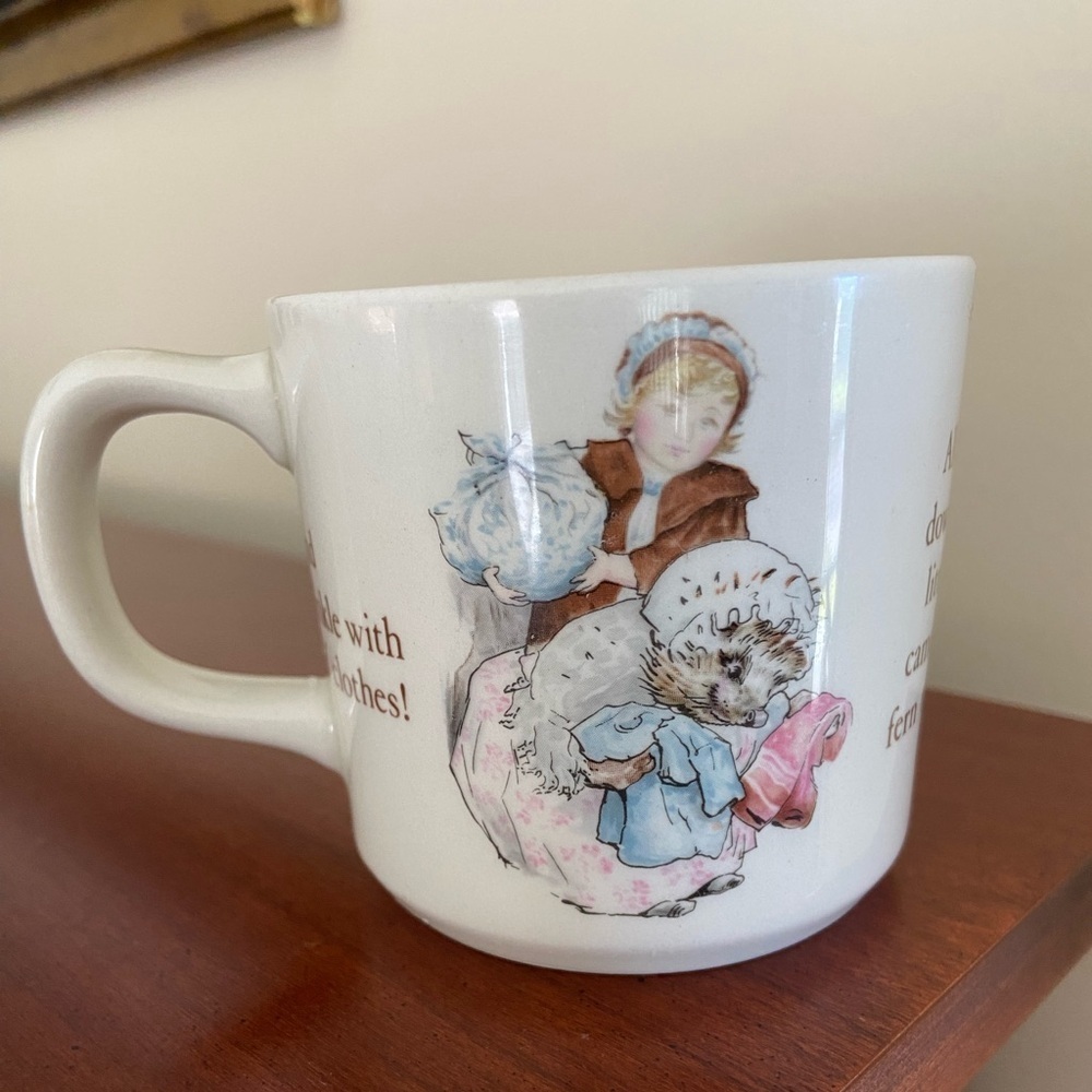 🖤 Wedgwood Beatrix Potter Mrs Tiggly-Winkle hedgehog Cup Mug England